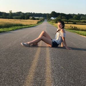 Meet your Posher, Elise